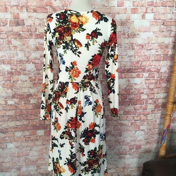 Reborn J Floral Pocketed Jersey Dress - Picture 4 of 5